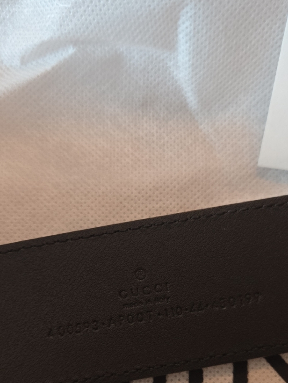 Gucci Black Leather Signature Embossed Belt - Picture 2 of 6